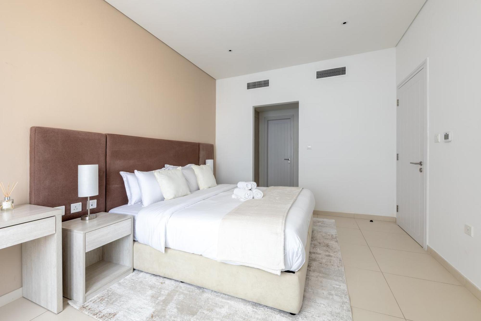 Stylish One-bedroom Oasis - Prime Palm Location * Dubai