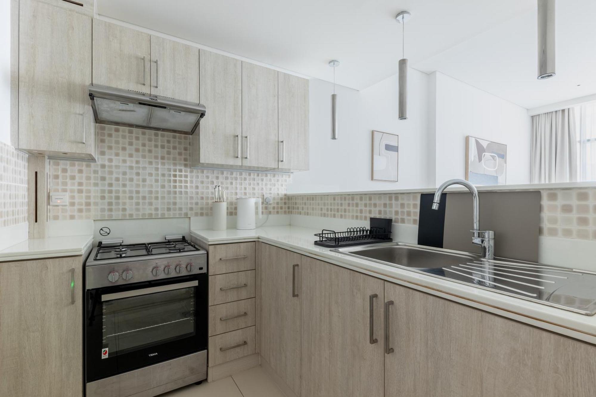 Stylish One-bedroom Oasis - Prime Palm Location Appartement
