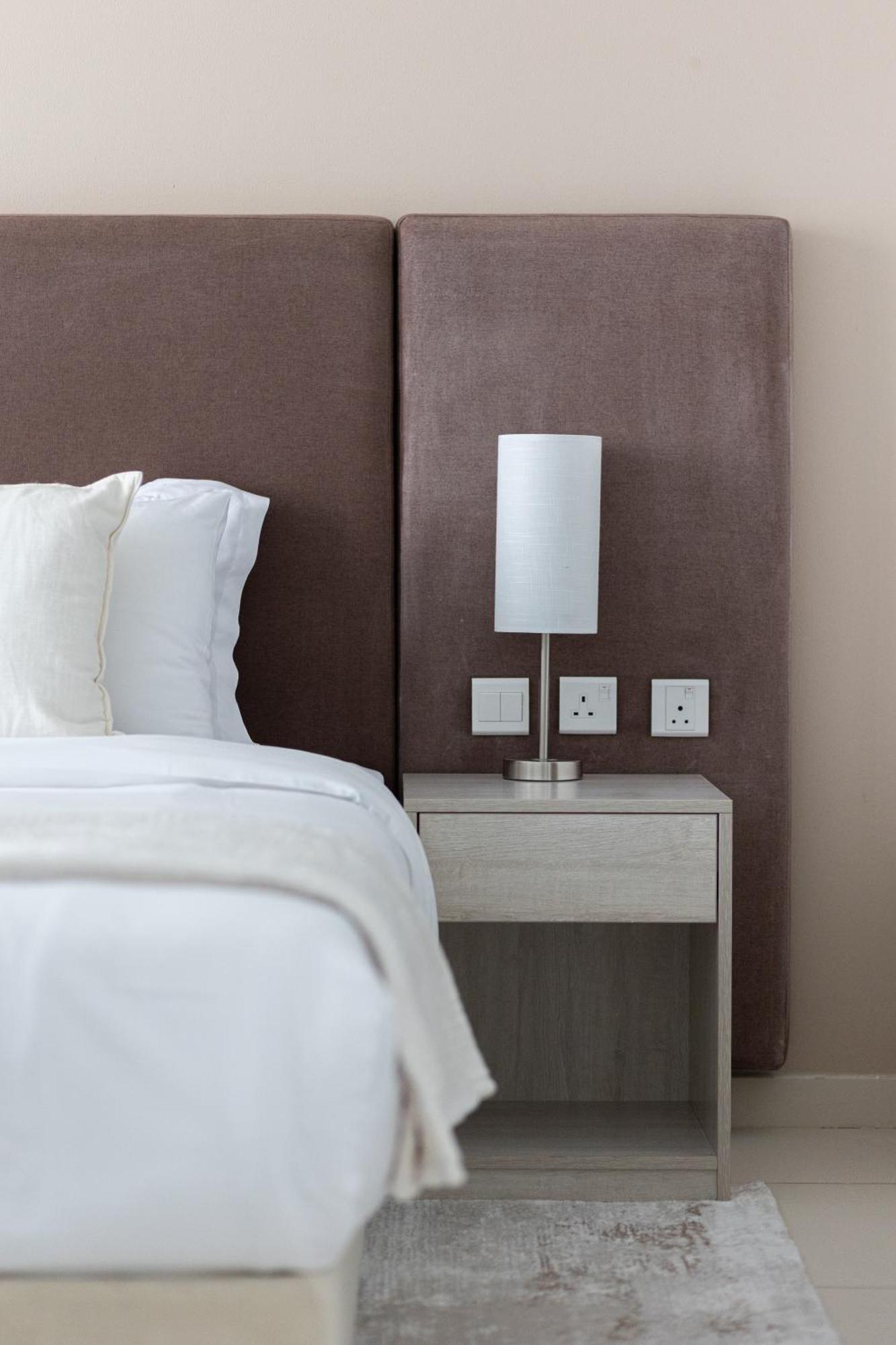 Stylish One-bedroom Oasis - Prime Palm Location * Dubai